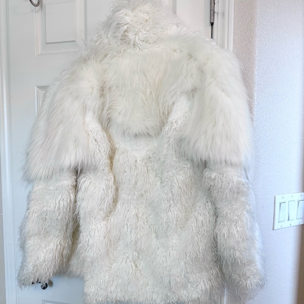 ๐ฅ๐ฅHOST PICK!!๐ฅ๐ฅ Spell Designs Kate coat white shearling faux fur coat size M / L - Picture 12 of 12